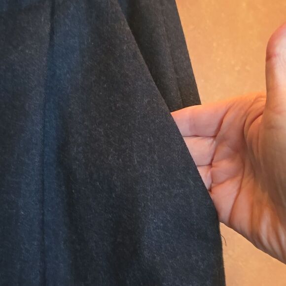 Elegant Wool Black Blazer and Skirt Set. EXCELLENT COND! - Picture 6 of 16